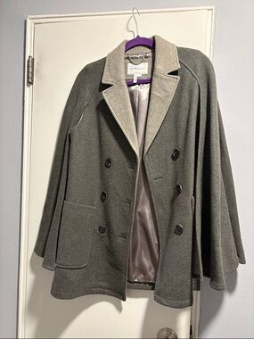 BCBGMaxAzria Gray Double-Breasted Cape with Contrast Collar